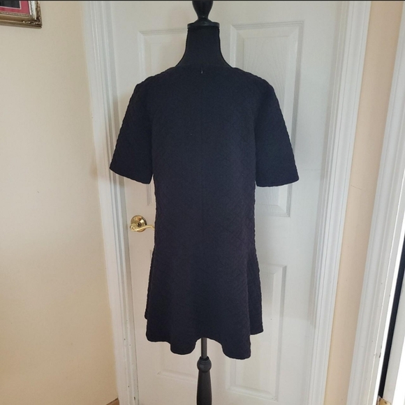 Loft Quilted Short Sleeve Black Mini Dress Minimalist Contemporary Size Medium - Picture 7 of 10